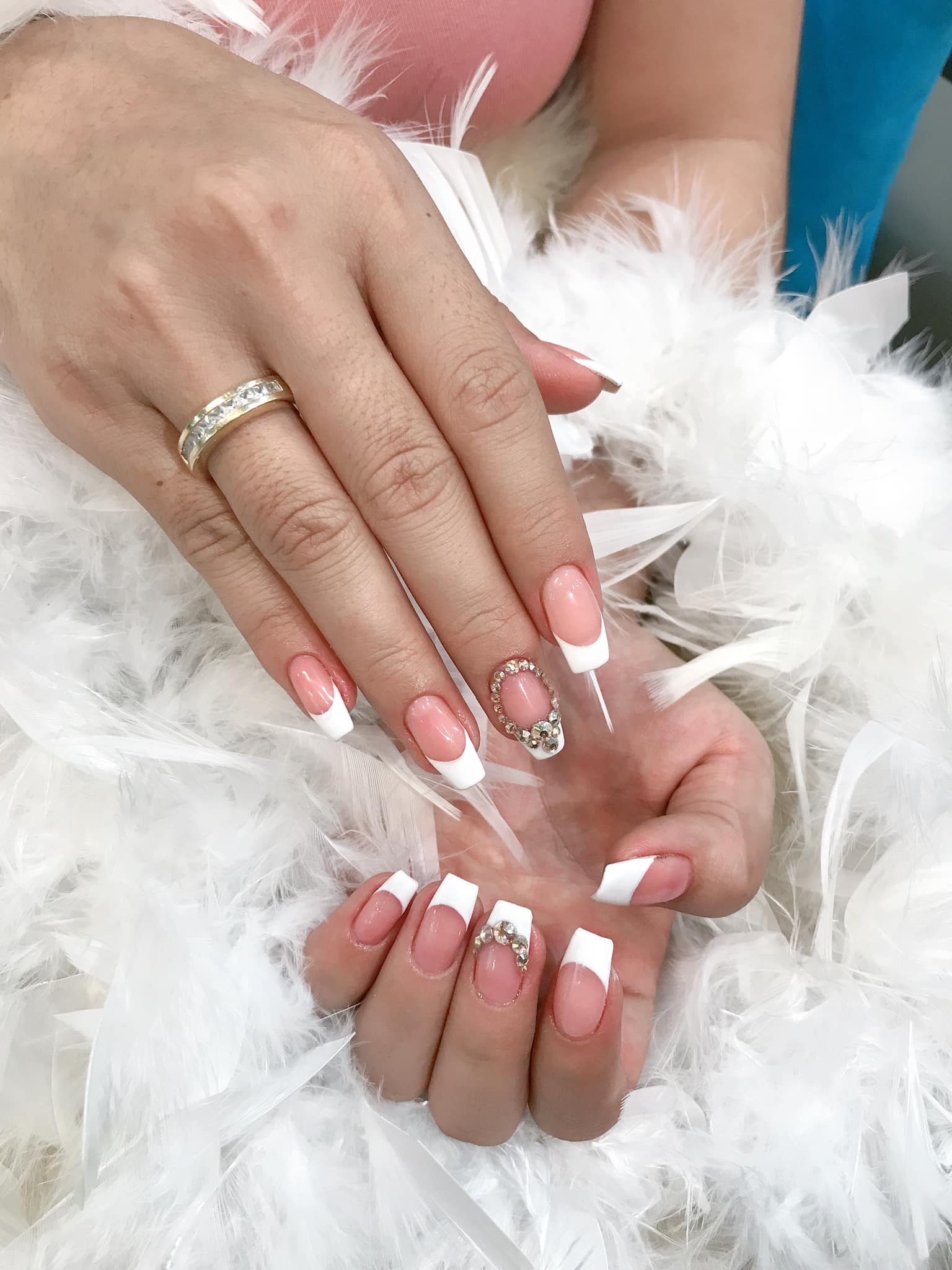 nail2 Bộ nail màu cam phối trắng.